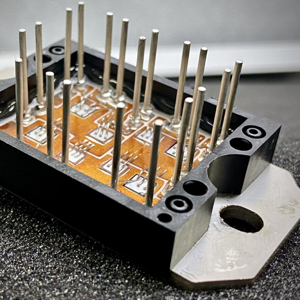 geöffnetes Leistungsmodul